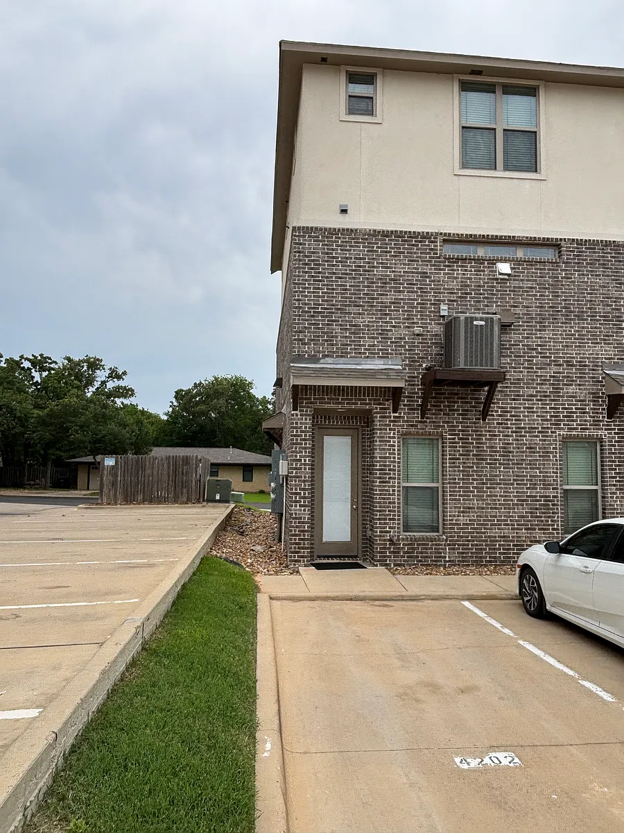 Building Photo - 4202 Aspen St