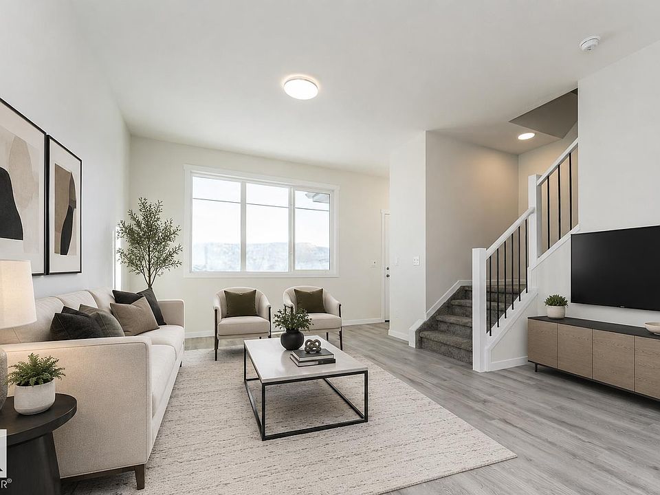 1st image of 3896 Wren Cres
