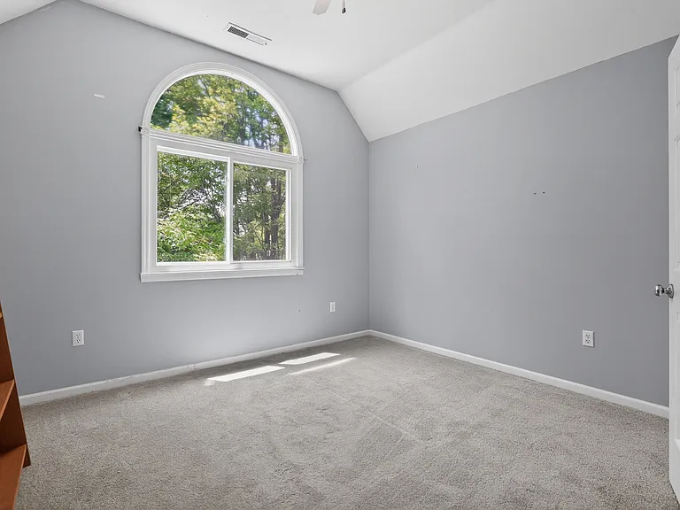 2810 Gill Ave — Photo 19
