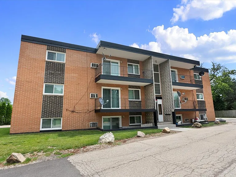 100 Marlene Ct #1 — Photo 2