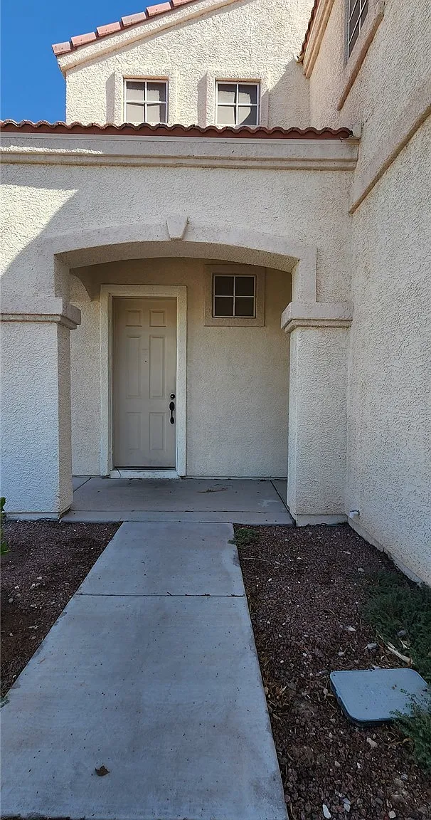 4 bed, 2.5 bath, 1871 sqft, $2,100 — Photo 3