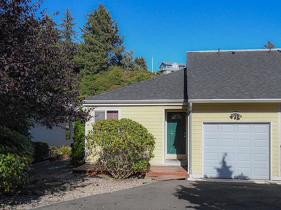 5th image of 1138 NE West Lagoon Dr