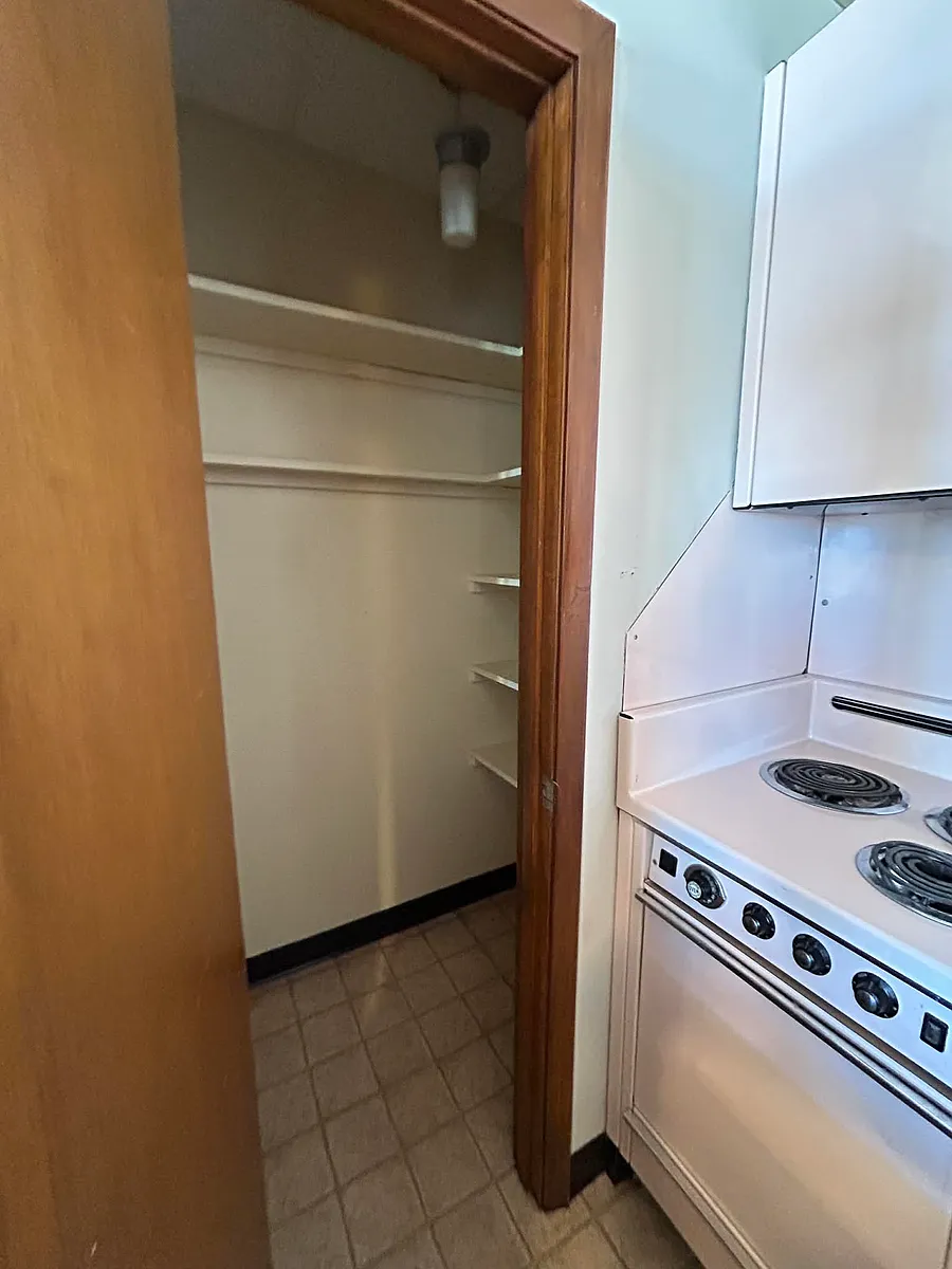 Building Photo - 815 Loomis St #43