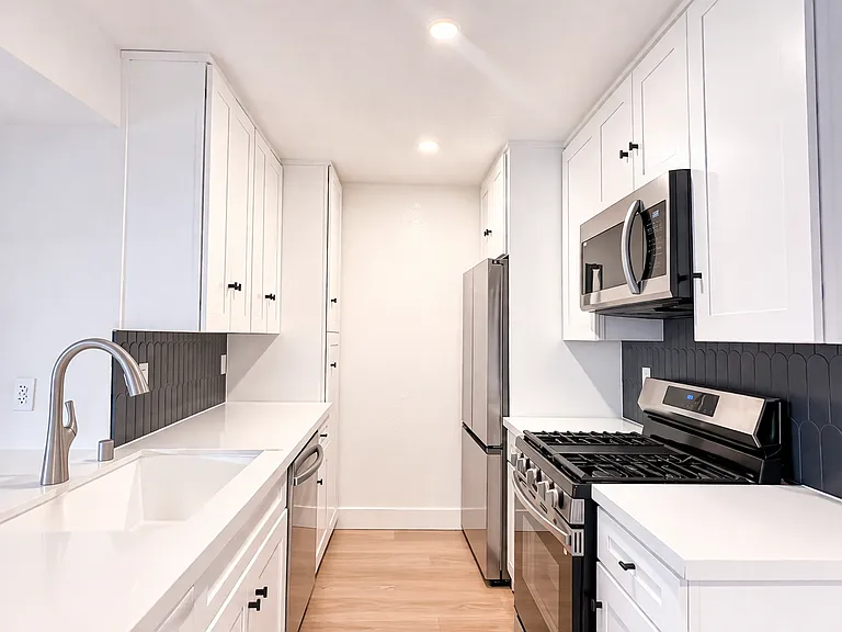 2123 Rodney Dr — Photo 14