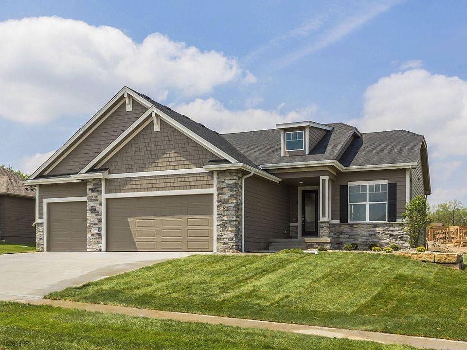 1st image of 202 Boulder Pte