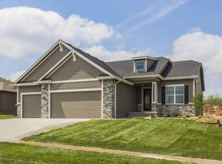 202 Boulder Pte, Polk City, IA 50226