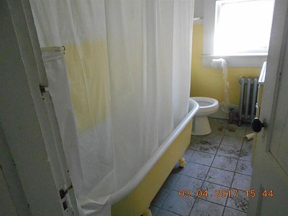 4th image of 20 Ashland Ave