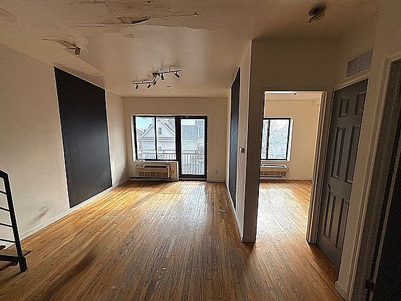 2nd image of 17528 89th Ave APT C