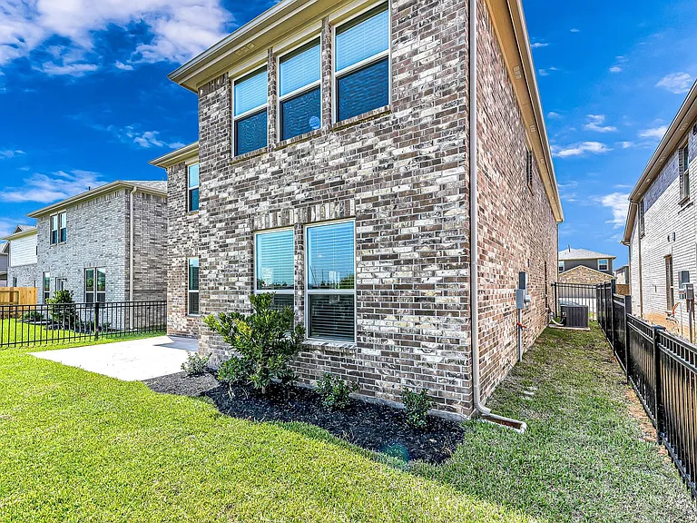 1029 Laguna Cove Dr — Photo 34