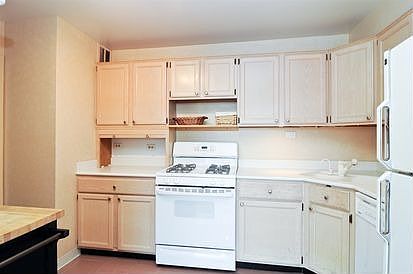 5th image of 2800 N Lake Shore Dr APT 910