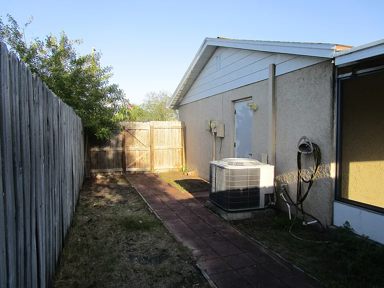 11611 Constance Dr — Photo 24