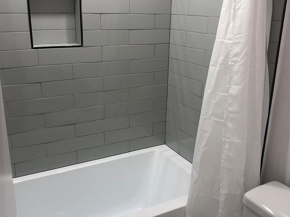 1st image of 1733 Garfield Pl #105