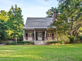 610 Saint Louis St, Pass Christian, MS 39571