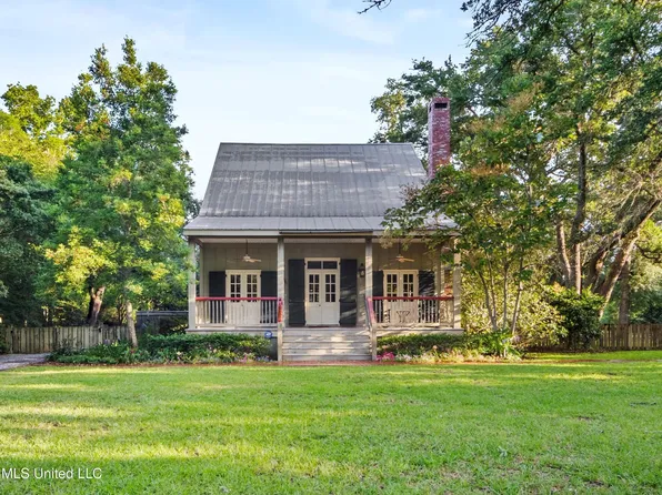 610 Saint Louis St, Pass Christian, MS 39571