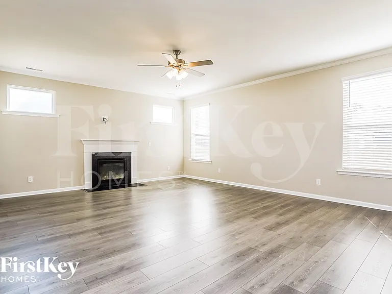 355 Streamliner Blvd — Photo 2