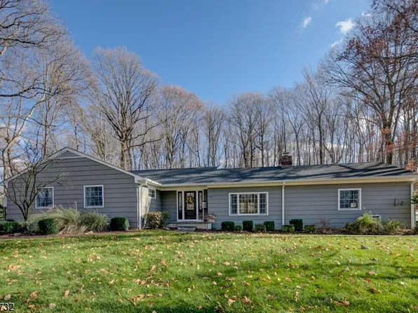 105 Seney Dr, Bernardsville, NJ 07924