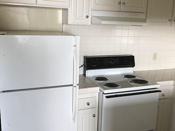 3rd image of 1540 N Catalina St APT I