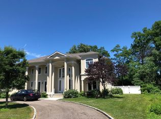 55 Old Farm Rd, Oakhurst, NJ 07755