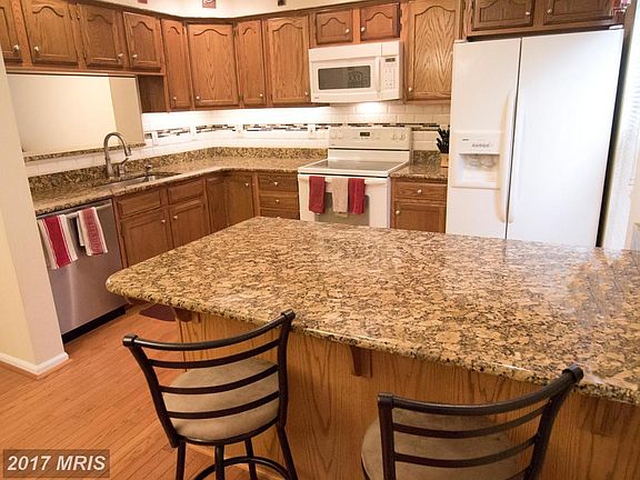 granite, backsplash & under cabinet lighting