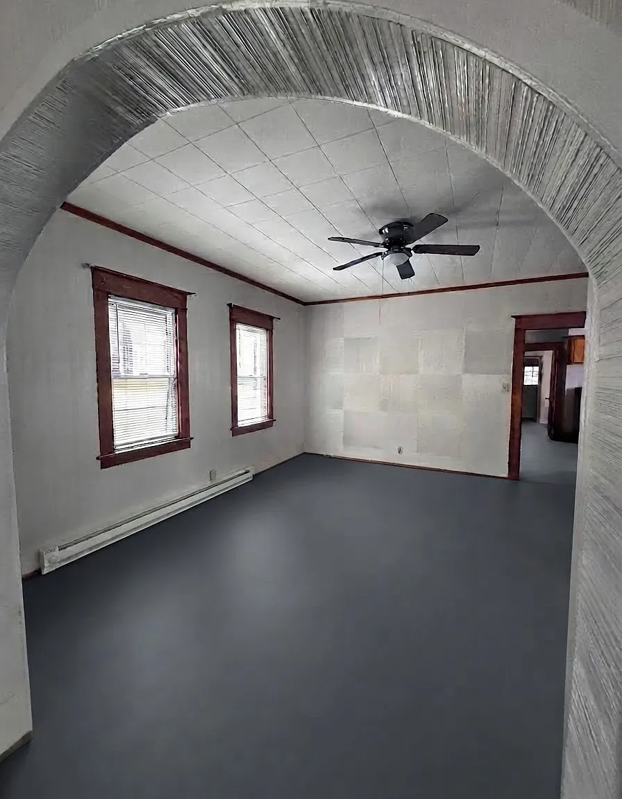 3 bed, $1,300 — Photo 2