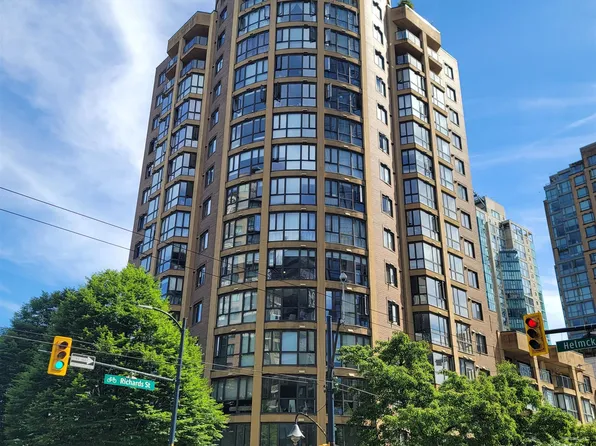 488 Helmcken St #214, Vancouver, BC V6B 6E4