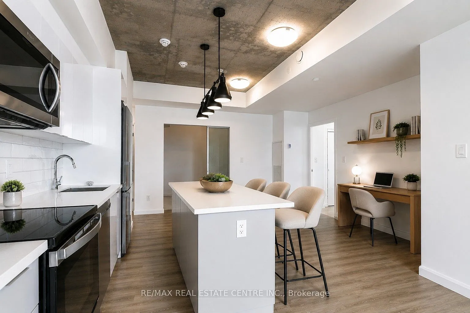 3 bed, $1,900 — Photo 3