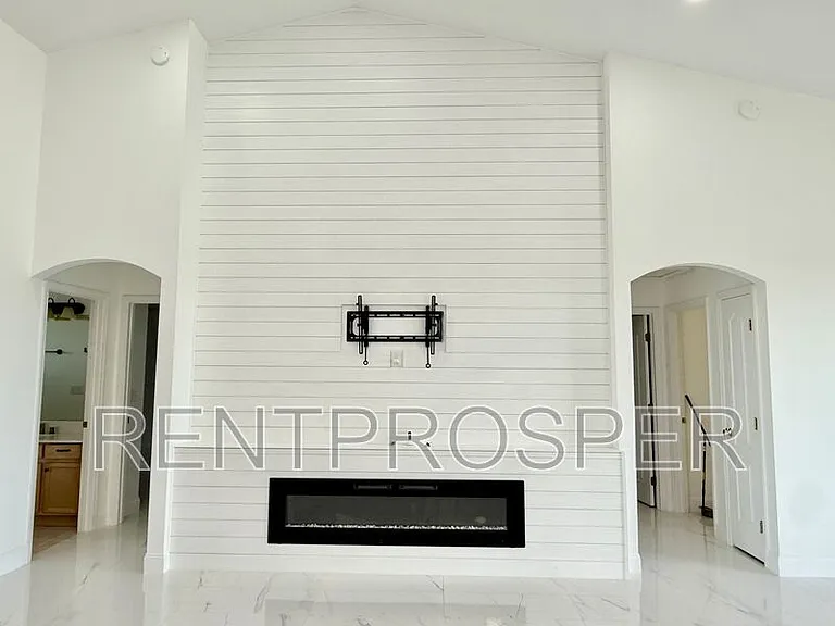 11400 Lovers Ln — Photo 8