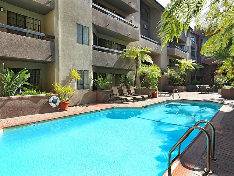 Savoy West Apartments — Photo 7
