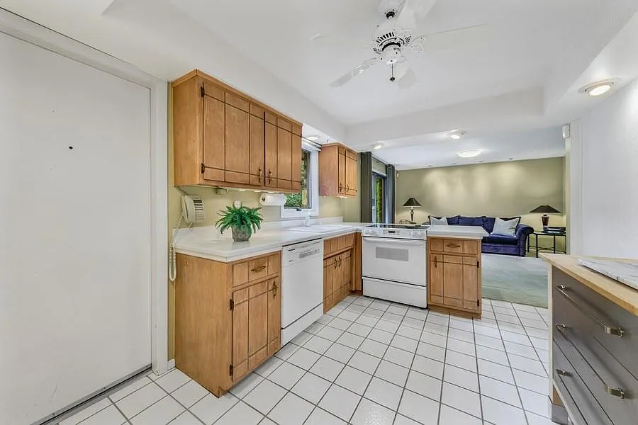 3800 Gilbert Ave — Photo 3