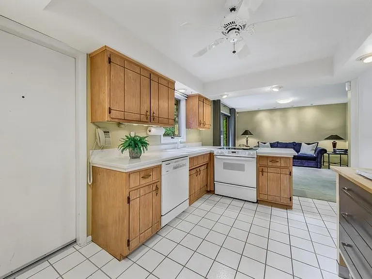 3800 Gilbert Ave #N — Photo 3