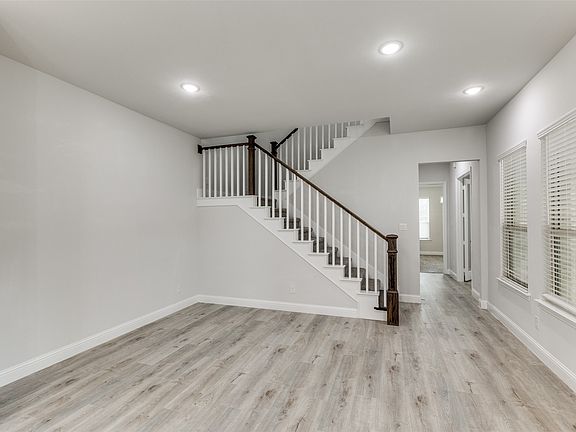 4th image of 4592 Refugio Dr