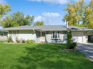 1302 S 11th Ave E, Newton, IA 50208