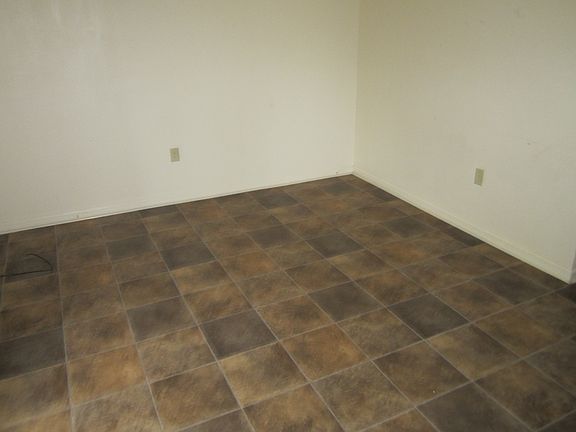 4th image of 144 Pike Ave #House