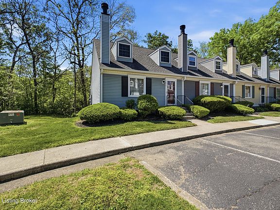 4th image of 10767 Colonial Woods Ct