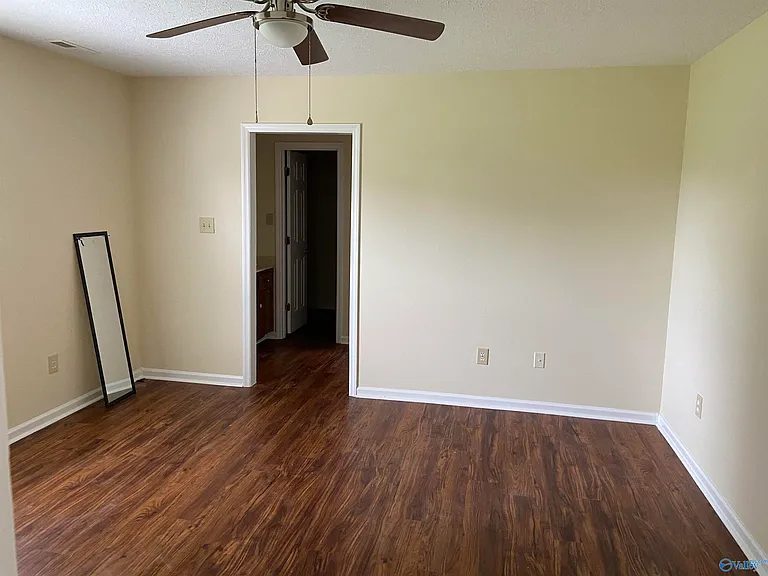402 Crutcher Cir — Photo 8