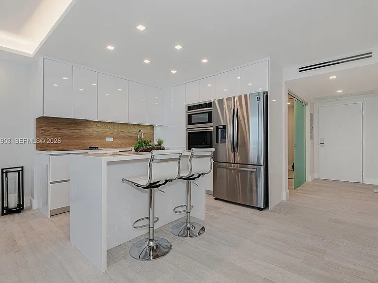 2301 Collins Ave #739 — Photo 5