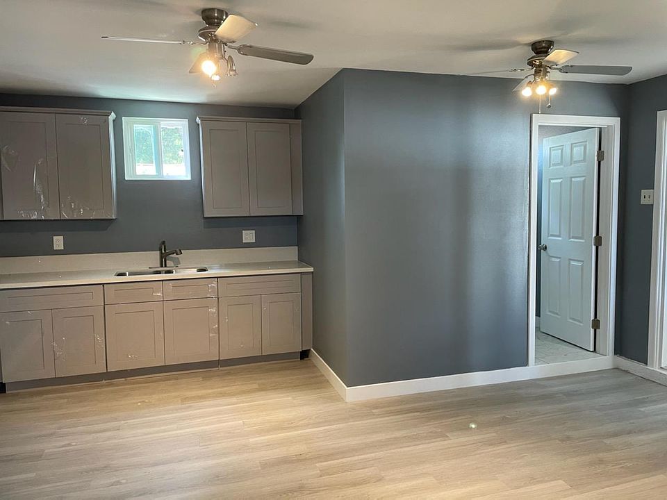 2nd image of 413 Willow Ave #1/2