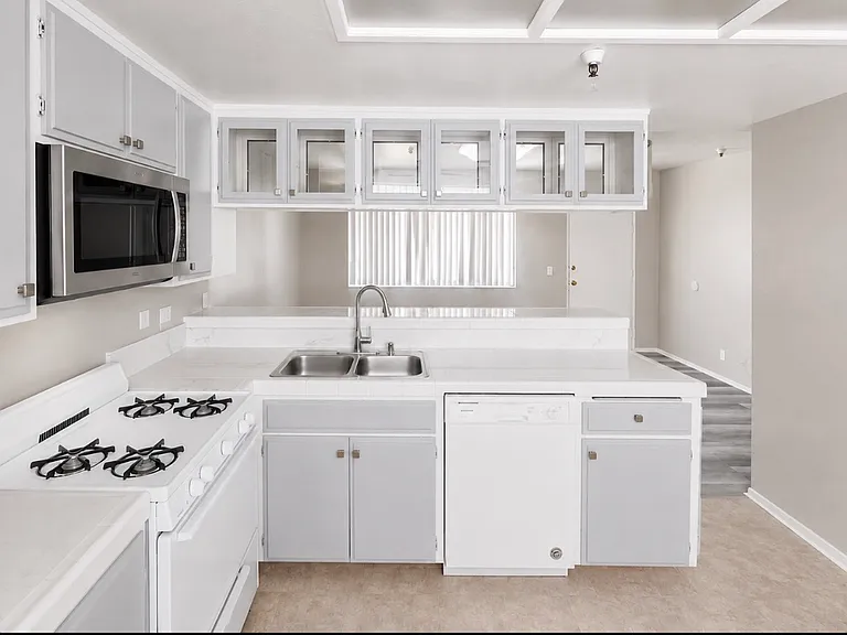 12617 Kornblum Ave — Photo 14