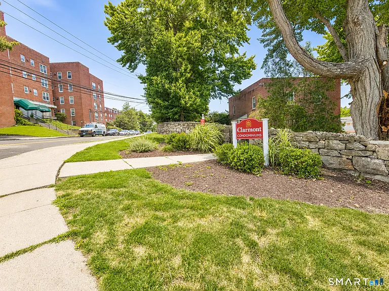 29 Clarmore Dr #2A — Photo 11