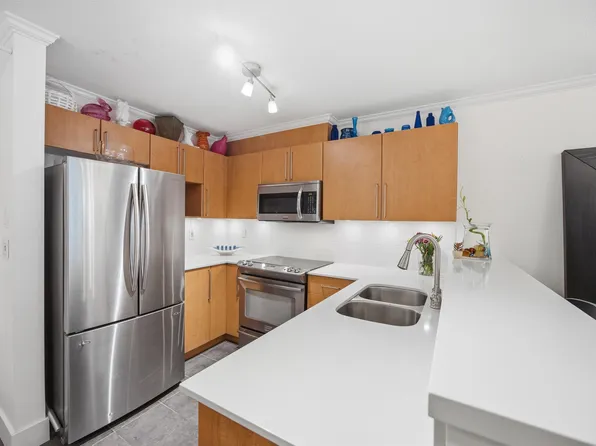 1100 E 29th St #154, North Vancouver, BC V7K 3E4