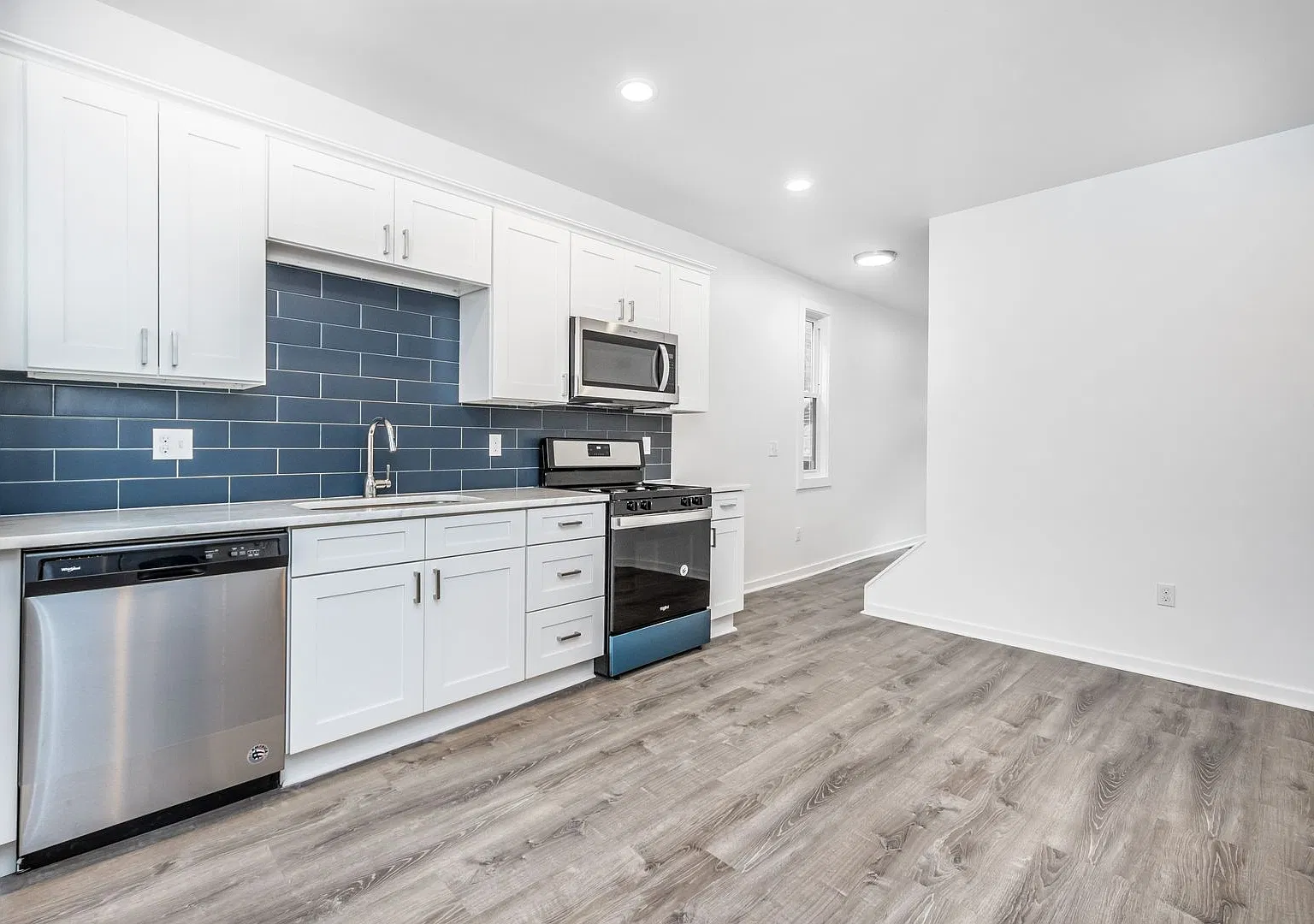 Available Now! Beautiful 3-Bedroom and 2-Bathroom home in Mt. Washington!! — Photo 4