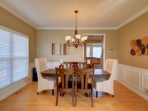 5th image of 510 Waterford Ct