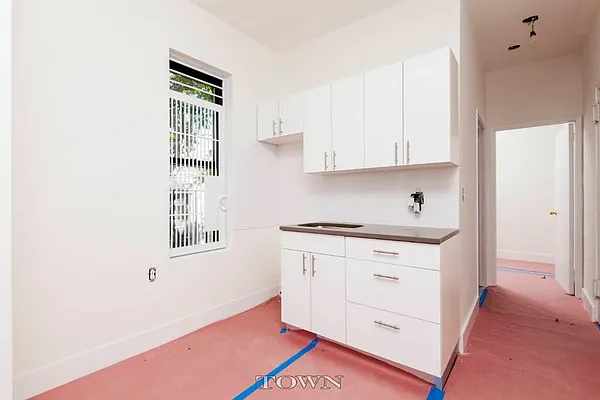 Rented by Town Residential | media 9