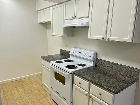 2nd image of 105 S Granada Ave APT B