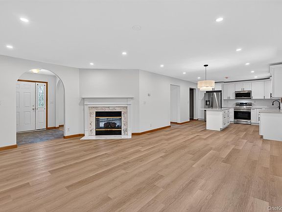 3rd image of 768 Forestburgh Road