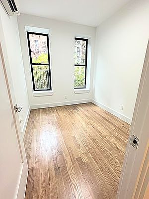 2nd image of 230 E 95th St #33