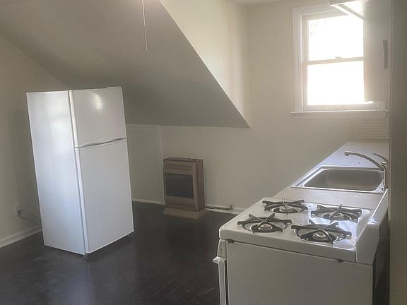 2nd image of 391 1/2 Morrison Ave