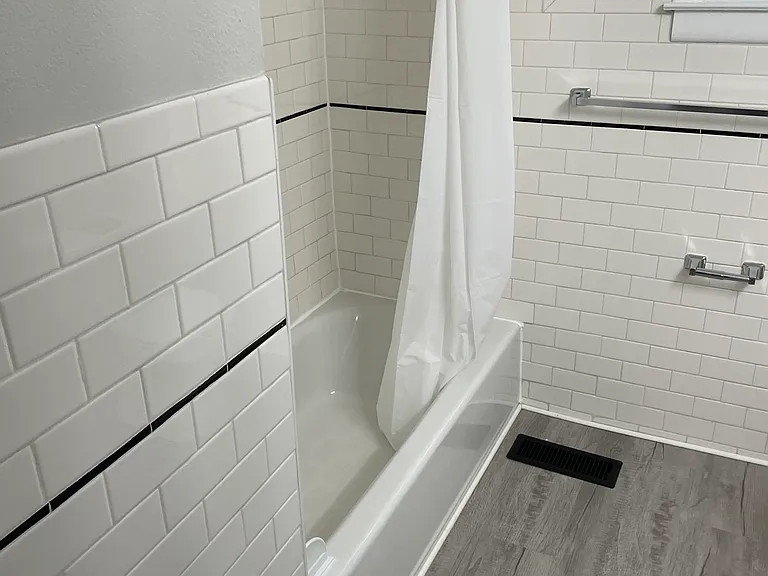 410 Lloyd St — Photo 5
