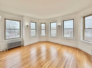 2204 W Rosemont Ave #3, Chicago, IL 60659
