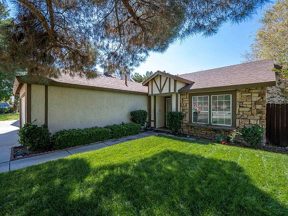 3rd image of 43505 Carol Dr